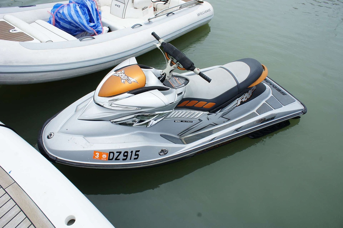 Аренда моторной яхты Sunseeker 86 Maxxx на Мальдивах
